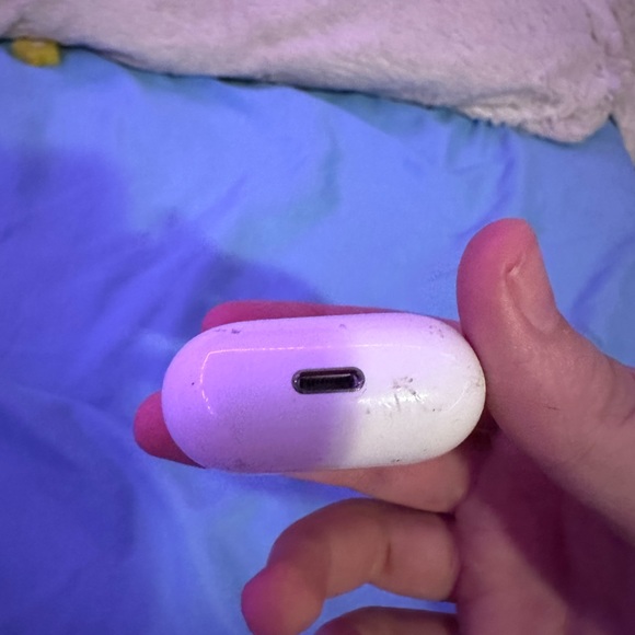 scratched fully working Airpod 2's